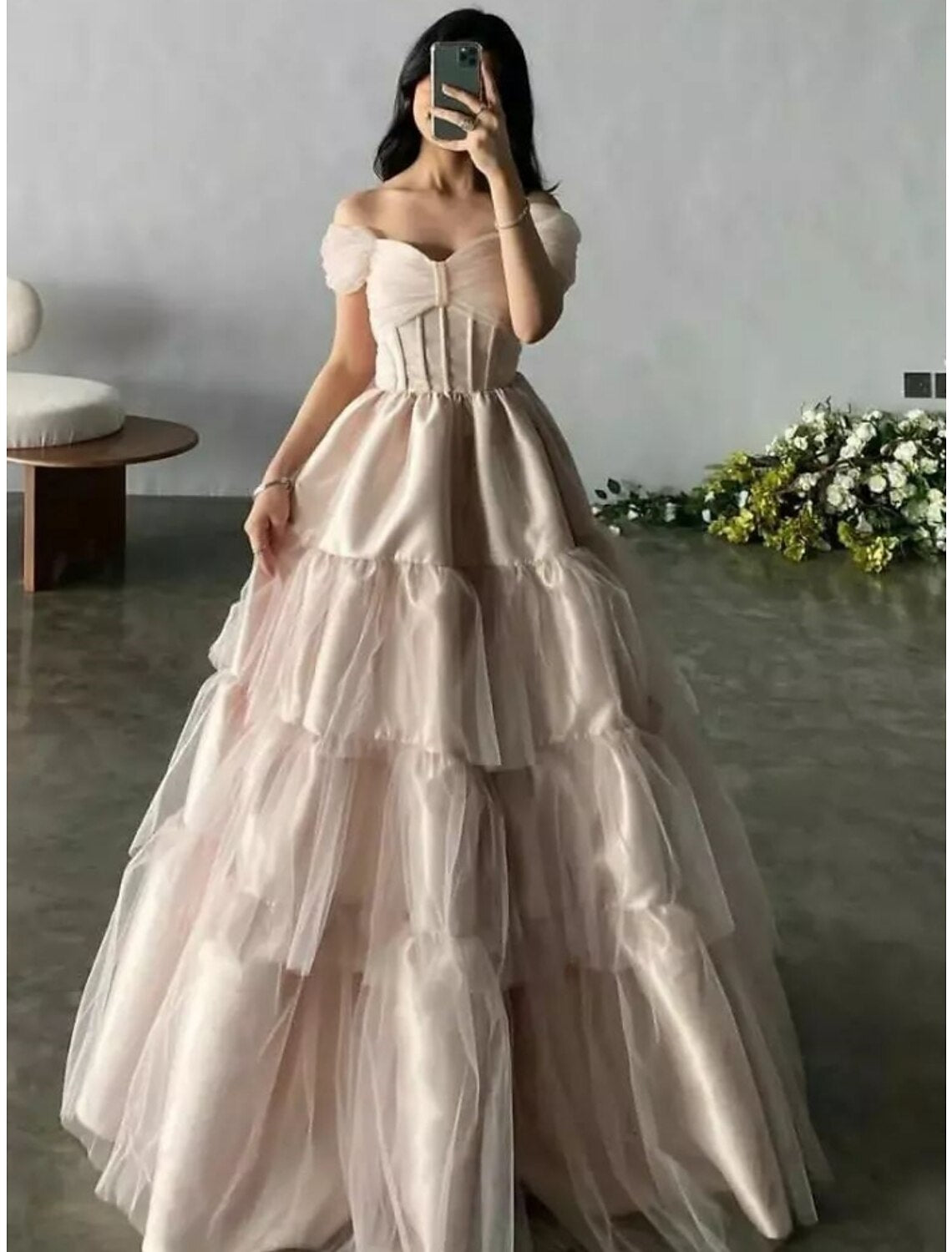 Vestido de noche de corte A, estilo princesa, formal, largo hasta el suelo, manga corta, hombros descubiertos, satén con pliegues